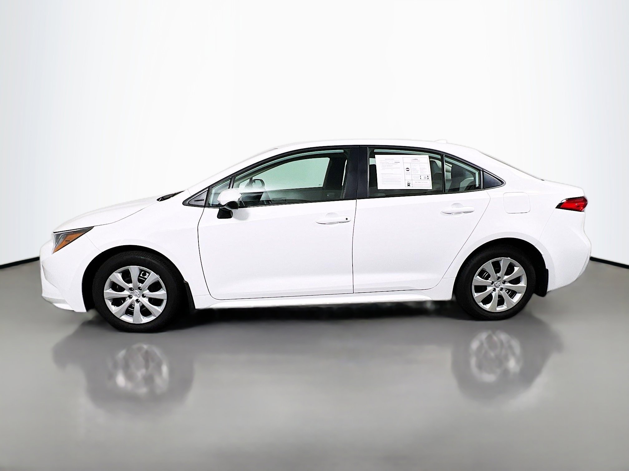 Used 2025 Toyota Corolla LE FWD image 9