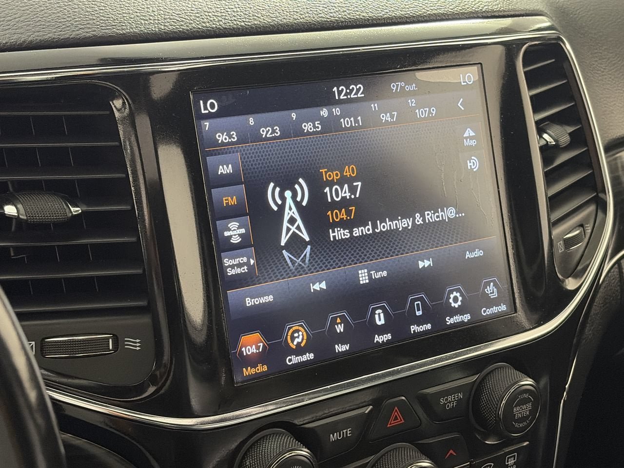 Used 2022 Jeep Grand Cherokee Limited RWD image 16