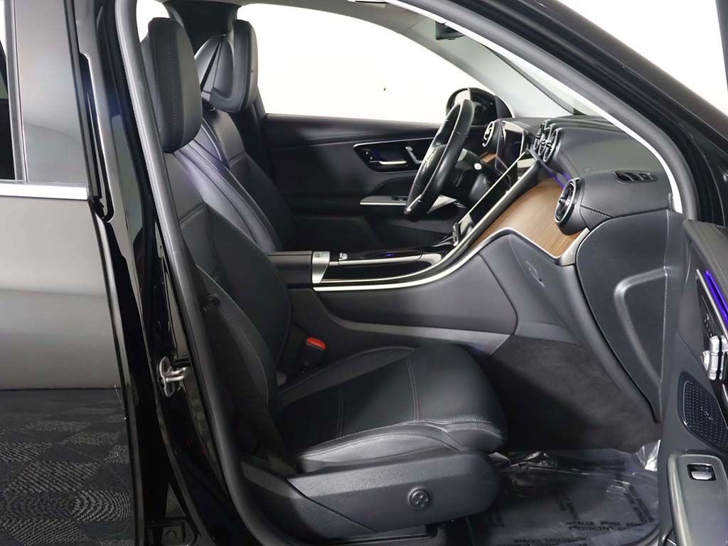 Used 2025 Mercedes-Benz GLC 350e 4MATIC image 27