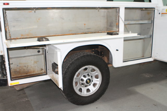 Used 2018 Chevrolet Silverado 3500 W/T AWD/4WD image 40
