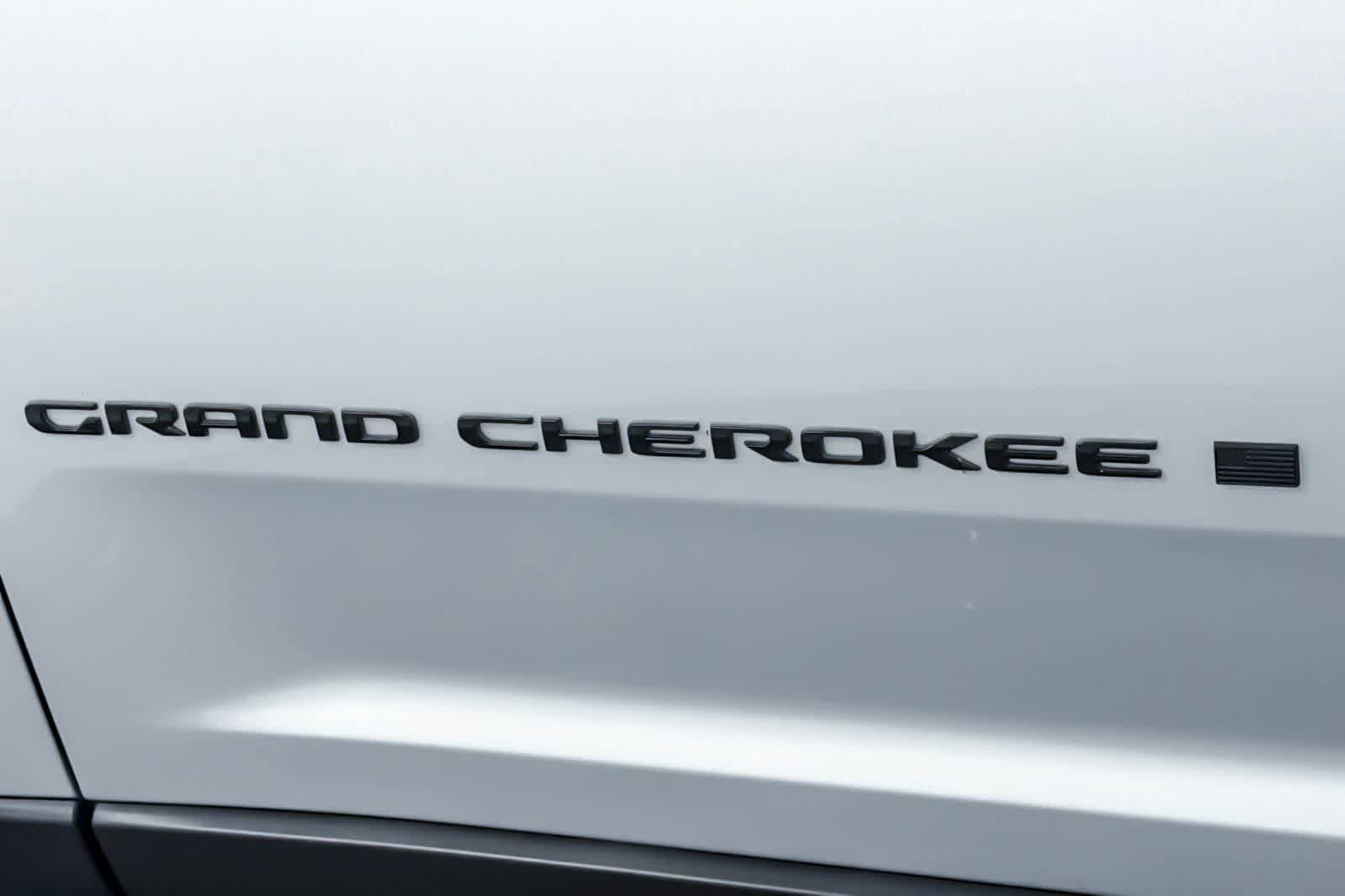 Used 2023 Jeep Grand Cherokee L Laredo AWD/4WD image 27