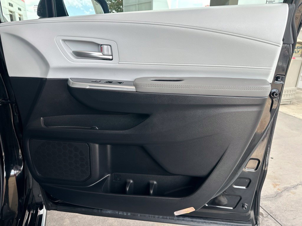 Certified 2025 Toyota Sienna XLE FWD image 14