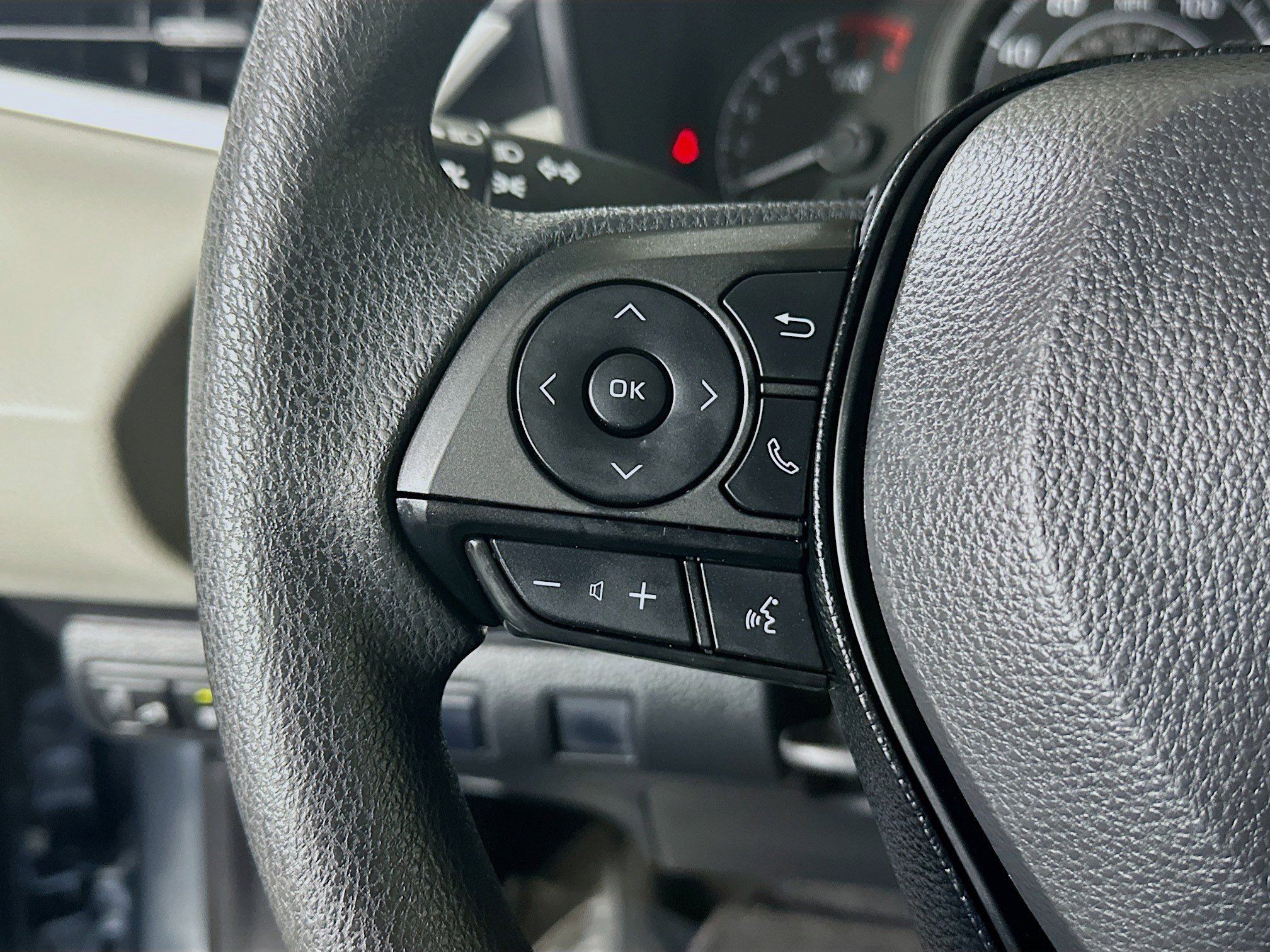 Used 2021 Toyota Corolla L FWD image 16