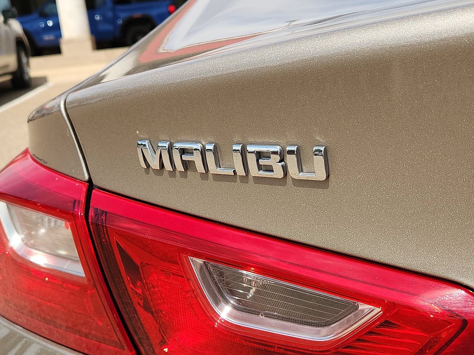Used 2025 Chevrolet Malibu LT FWD image 8