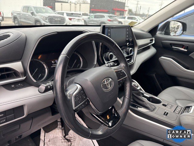 Used 2020 Toyota Highlander XLE image 17