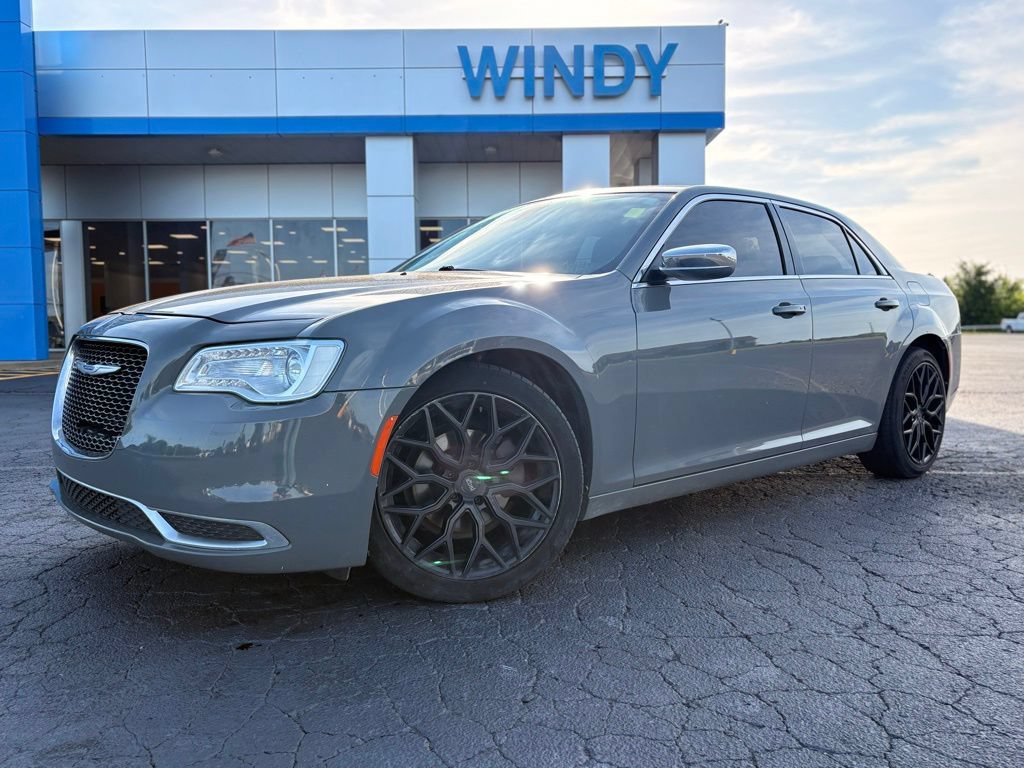 Used 2019 Chrysler 300 Touring w/ Chrome Appearance Package RWD video 1