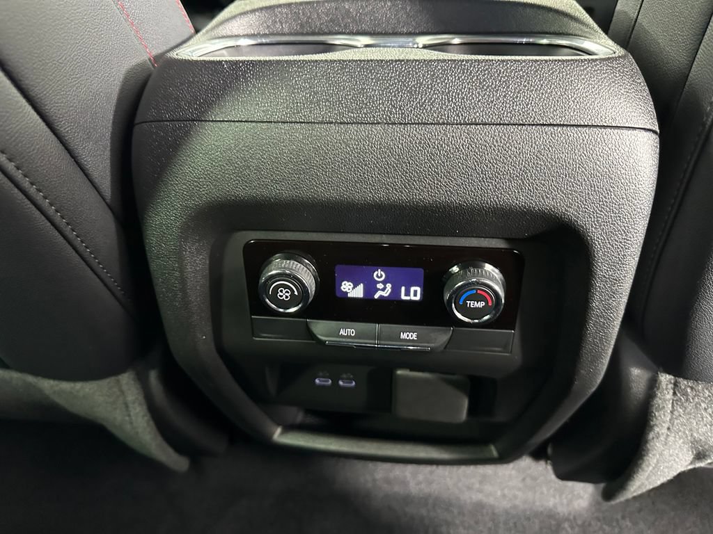 Used 2025 Chevrolet Traverse Z71 w/ Enhanced Driving Package AWD/4WD image 33