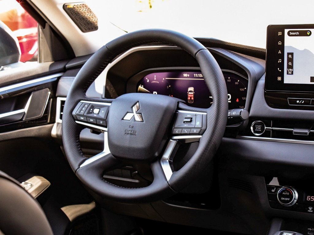 New 2025 Mitsubishi Outlander SE image 25