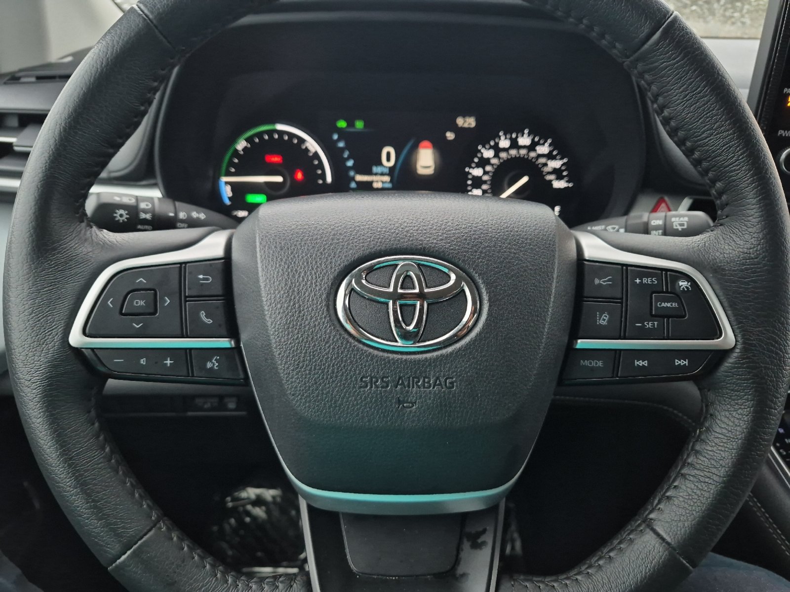 Used 2025 Toyota Sienna XLE FWD image 23