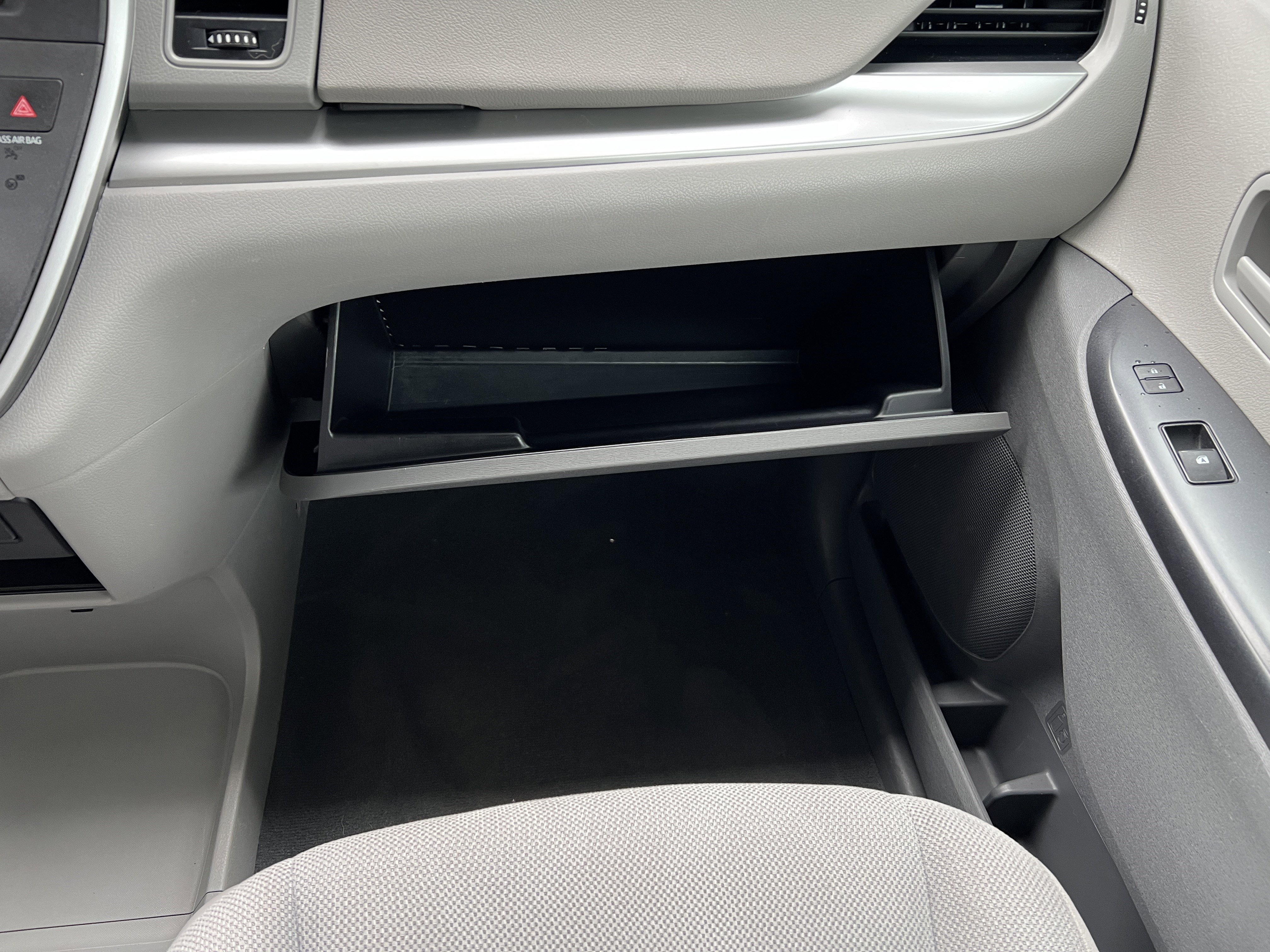 Used 2020 Toyota Sienna L FWD image 32