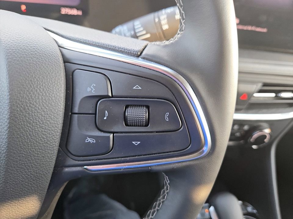 Used 2025 Buick Encore GX Preferred AWD/4WD image 16