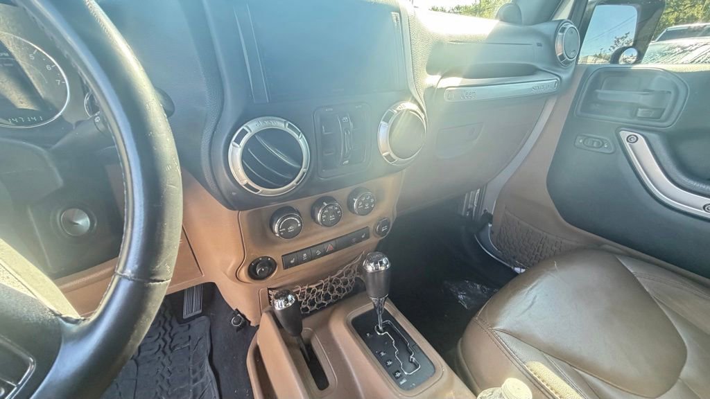 Used 2014 Jeep Wrangler Unlimited Rubicon w/ Dual Top Group AWD/4WD image 16