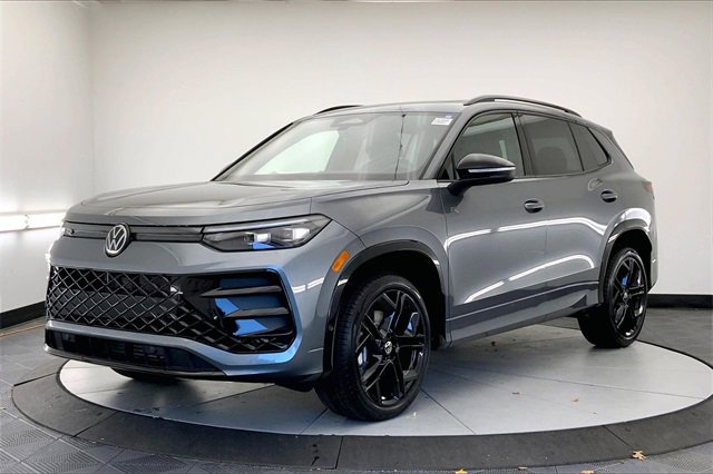 New 2026 Volkswagen Tiguan SE R-Line image 2