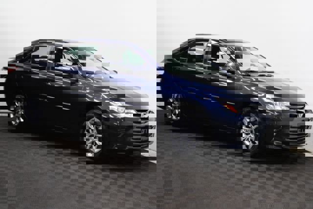 Used 2017 Toyota Camry LE image 1