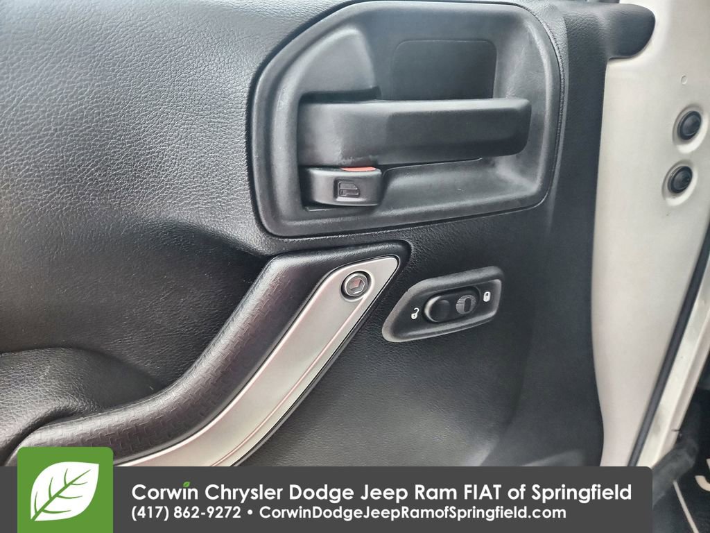 Used 2015 Jeep Wrangler Rubicon w/ Power Convenience Group image 21
