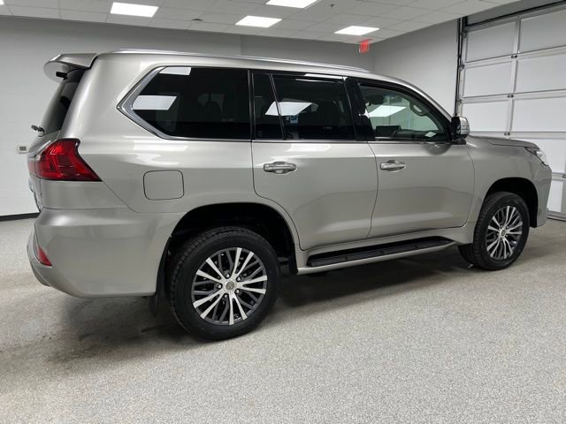 Used 2016 Lexus LX 570 4WD w/ Luxury Package image 10