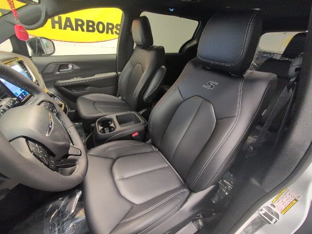 New 2026 Chrysler Pacifica Select image 11