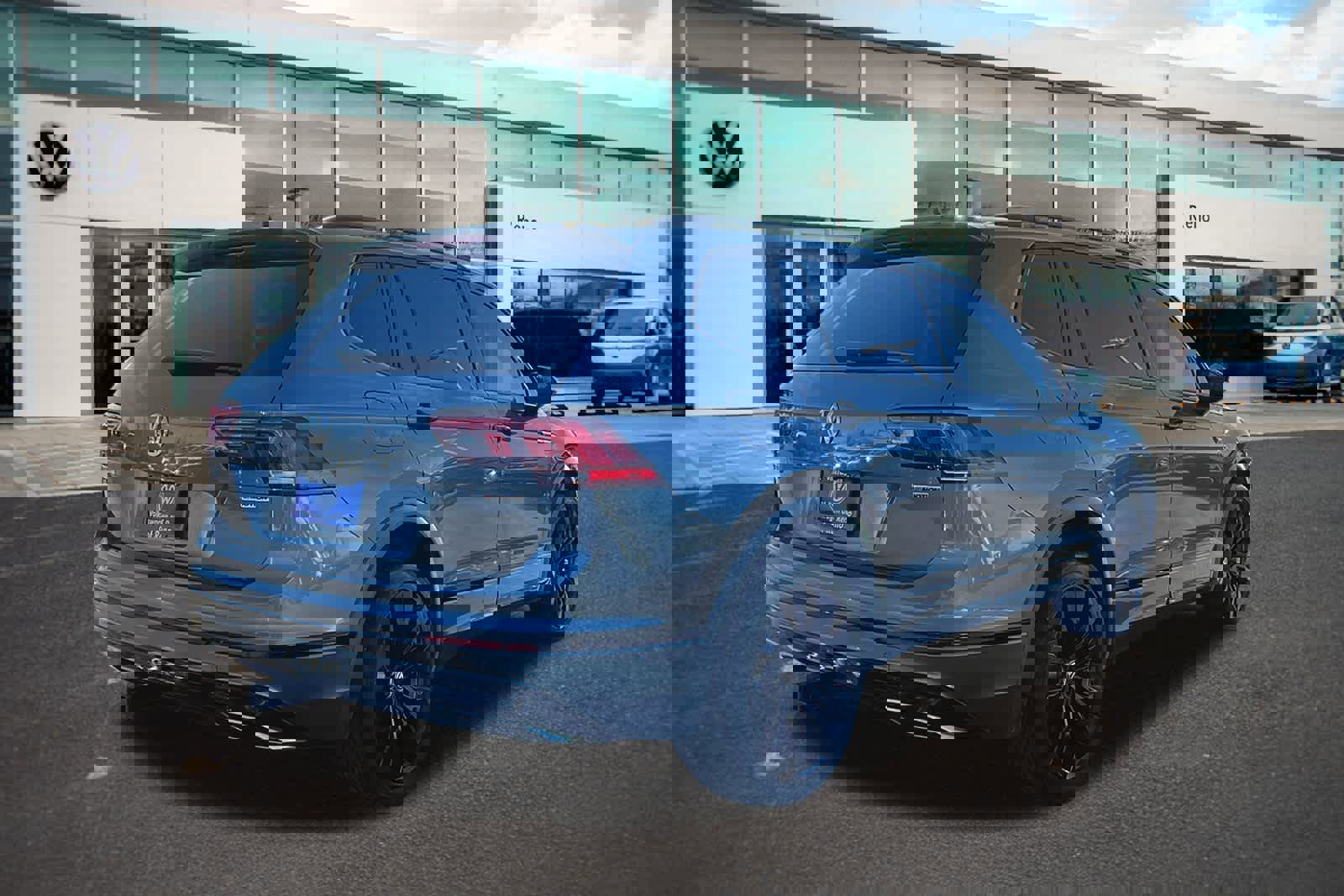 Used 2020 Volkswagen Tiguan SE R-Line image 5