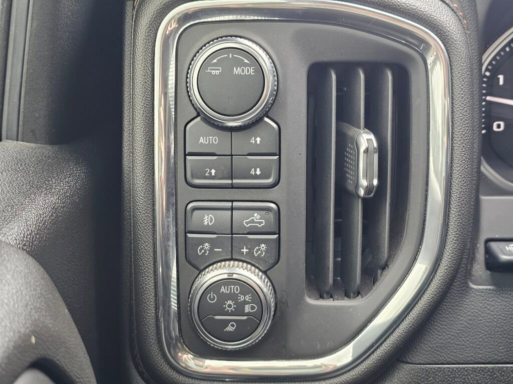 Used 2023 GMC Sierra 3500 AT4 w/ AT4 Preferred Package AWD/4WD image 32
