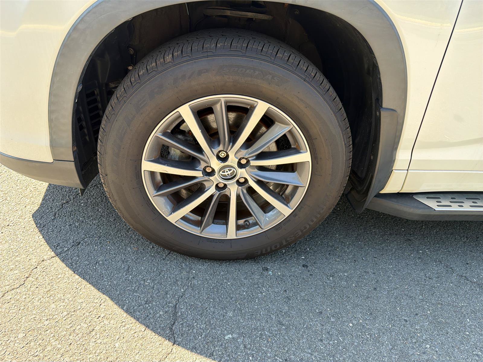 Used 2018 Toyota Highlander XLE AWD/4WD image 33