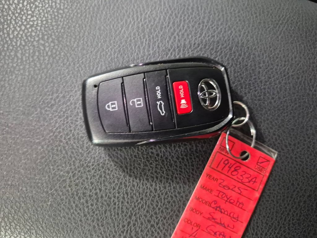 Used 2025 Toyota Camry SE w/ Convenience Package FWD image 31
