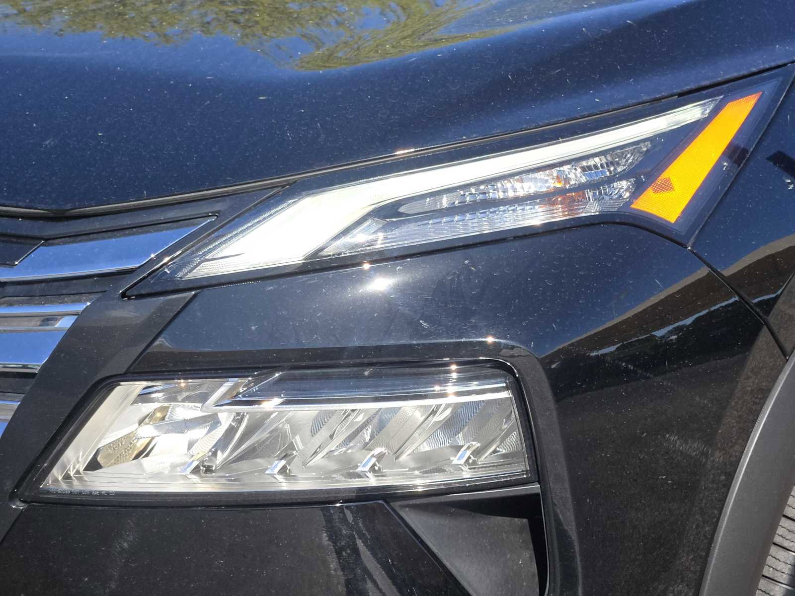 Used 2024 Nissan Rogue SV FWD image 9