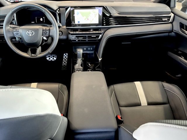 Used 2025 Toyota Camry SE image 30