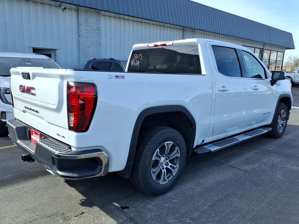 New 2026 GMC Sierra 1500 SLE image 3