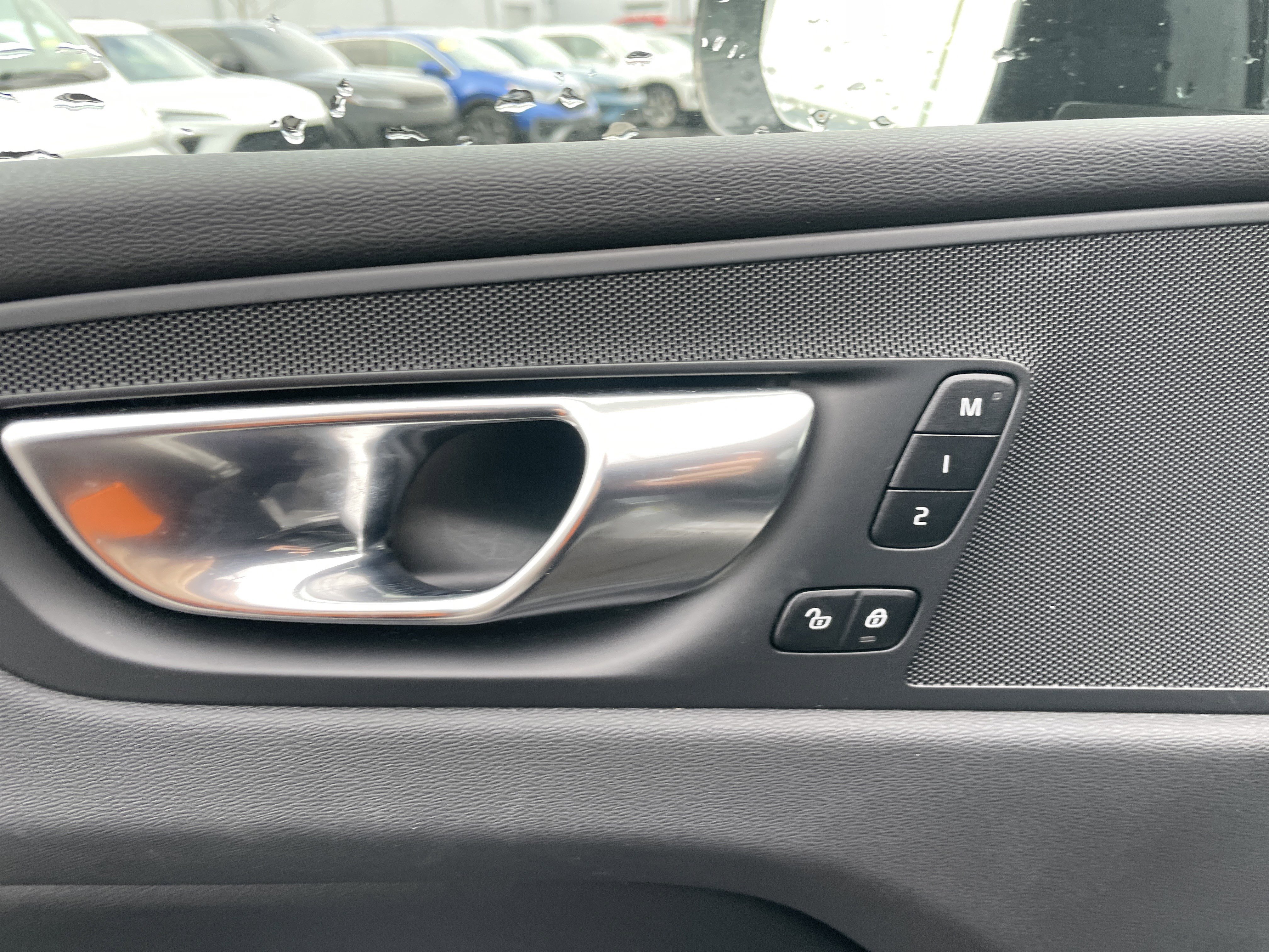 Used 2025 Volvo XC60 B5 Plus image 39