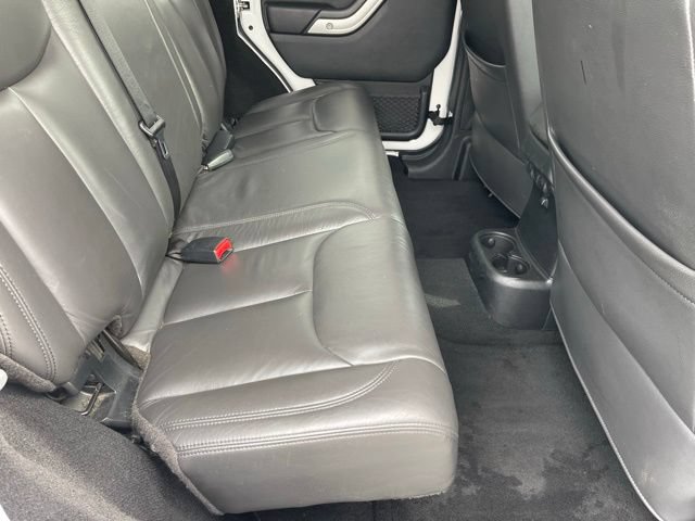 Used 2016 Jeep Wrangler Unlimited Rubicon w/ Dual Top Group AWD/4WD image 12