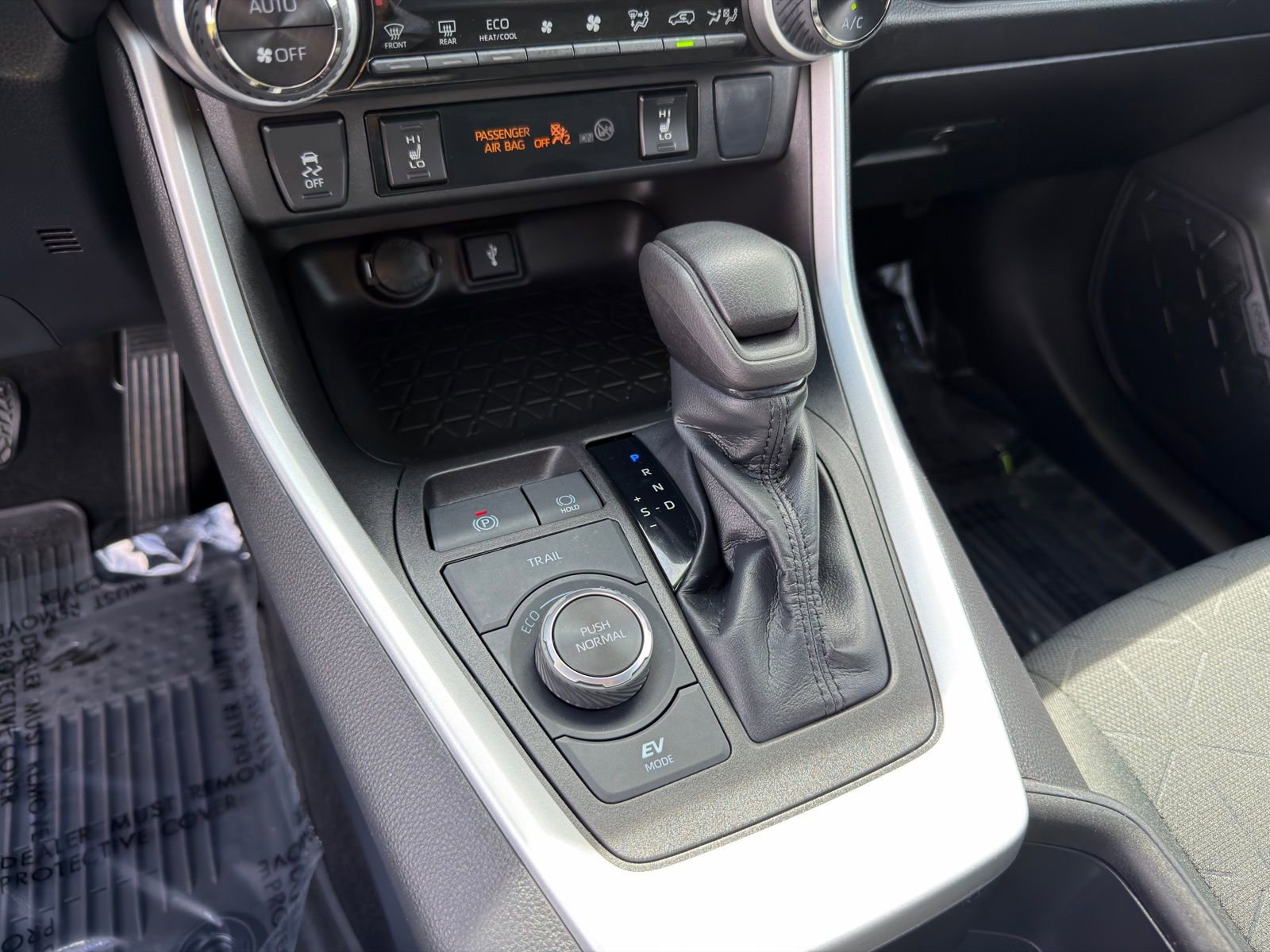 Used 2022 Toyota RAV4 XLE w/ Convenience Package image 24