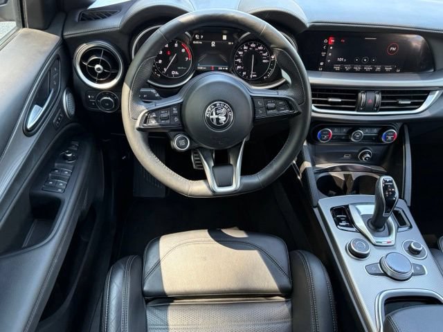 Used 2023 Alfa Romeo Stelvio Veloce AWD/4WD image 47