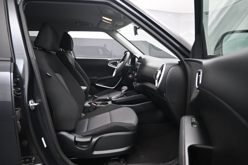 Used 2025 Kia Soul LX w/ LX Technology Package FWD image 25