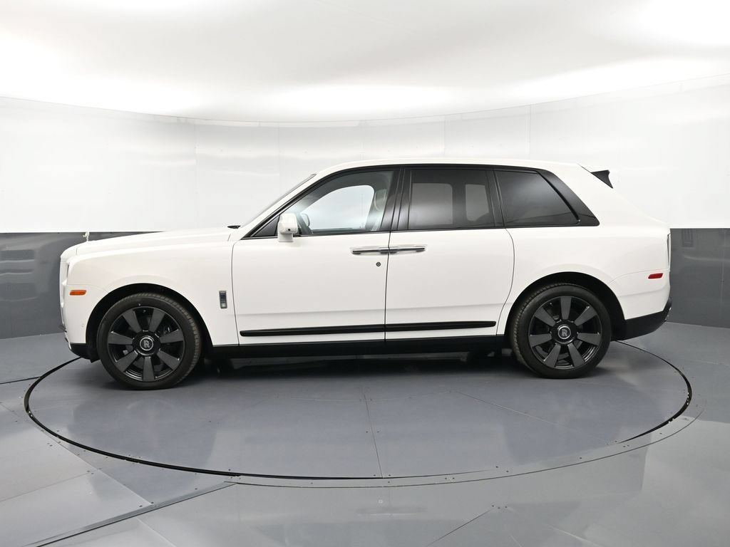 Certified 2022 Rolls-Royce Cullinan w/ Dark Exterior Package AWD/4WD image 2