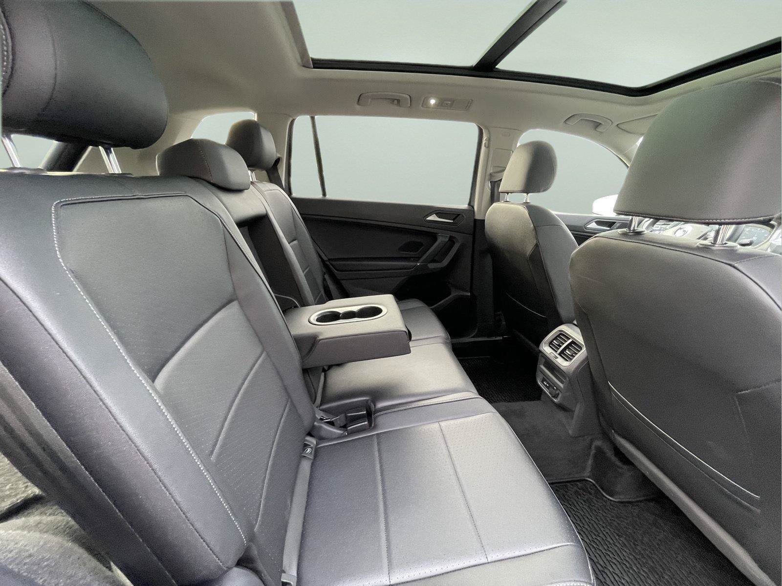Used 2020 Volkswagen Tiguan SEL AWD/4WD image 24