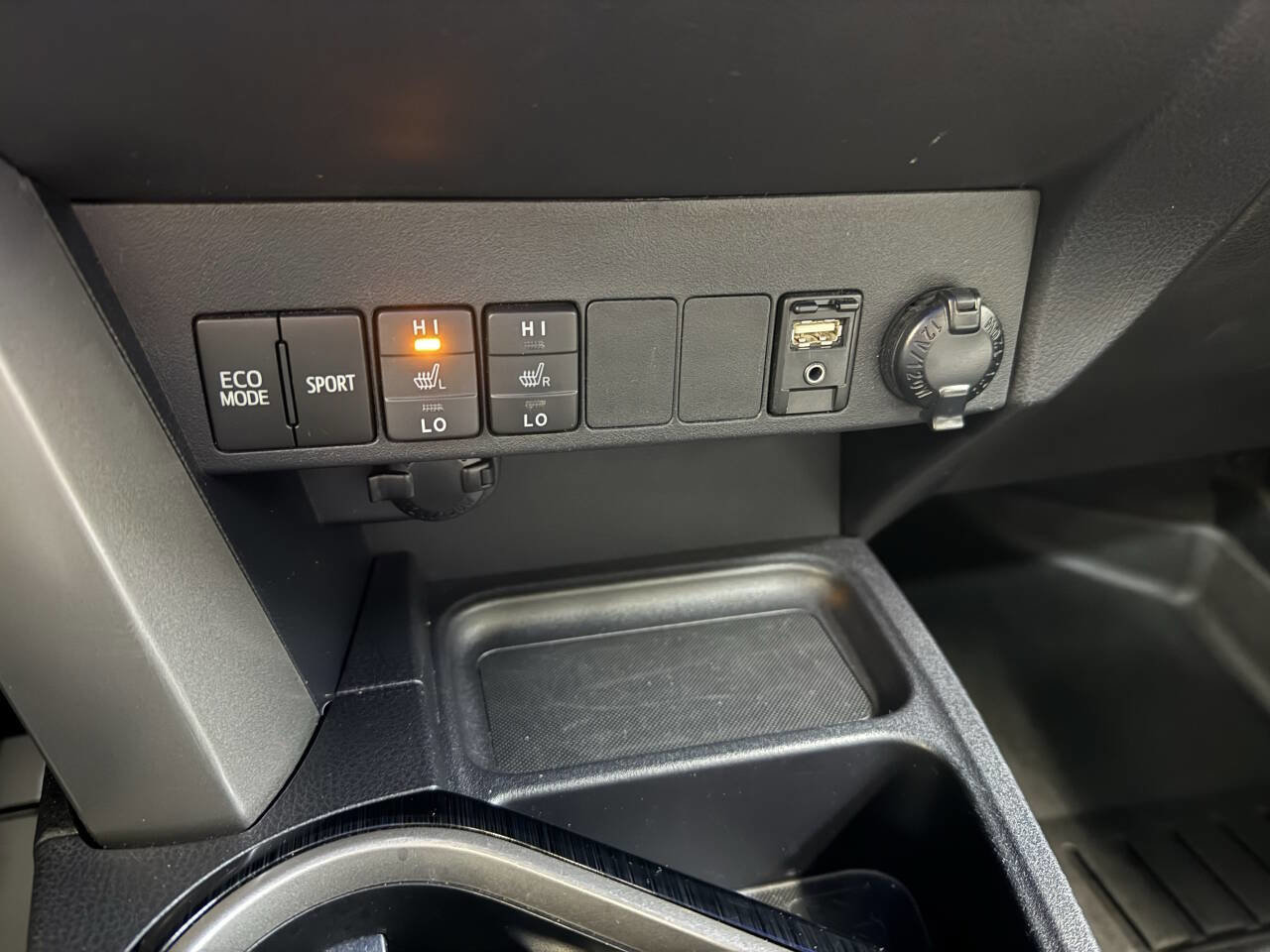 Used 2017 Toyota RAV4 Limited w/ Protection Package image 27