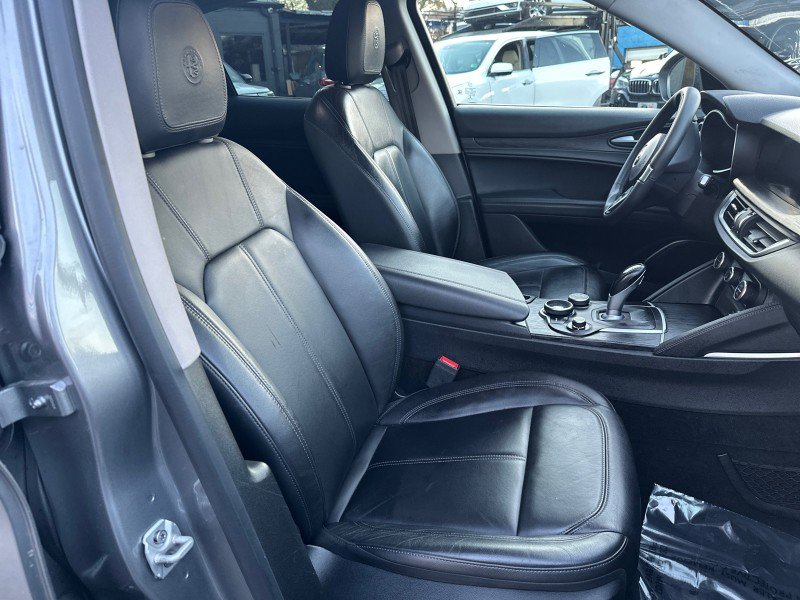 Used 2018 Alfa Romeo Stelvio AWD image 71