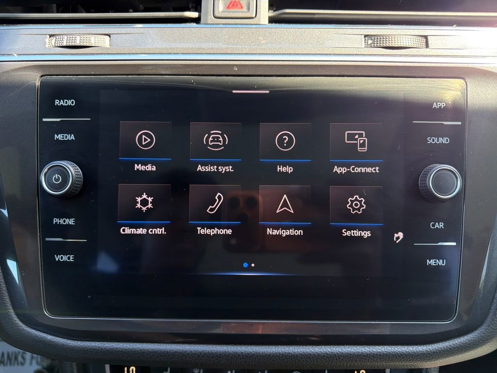 Used 2021 Volkswagen Tiguan SE w/ Panoramic Sunroof Package FWD image 21