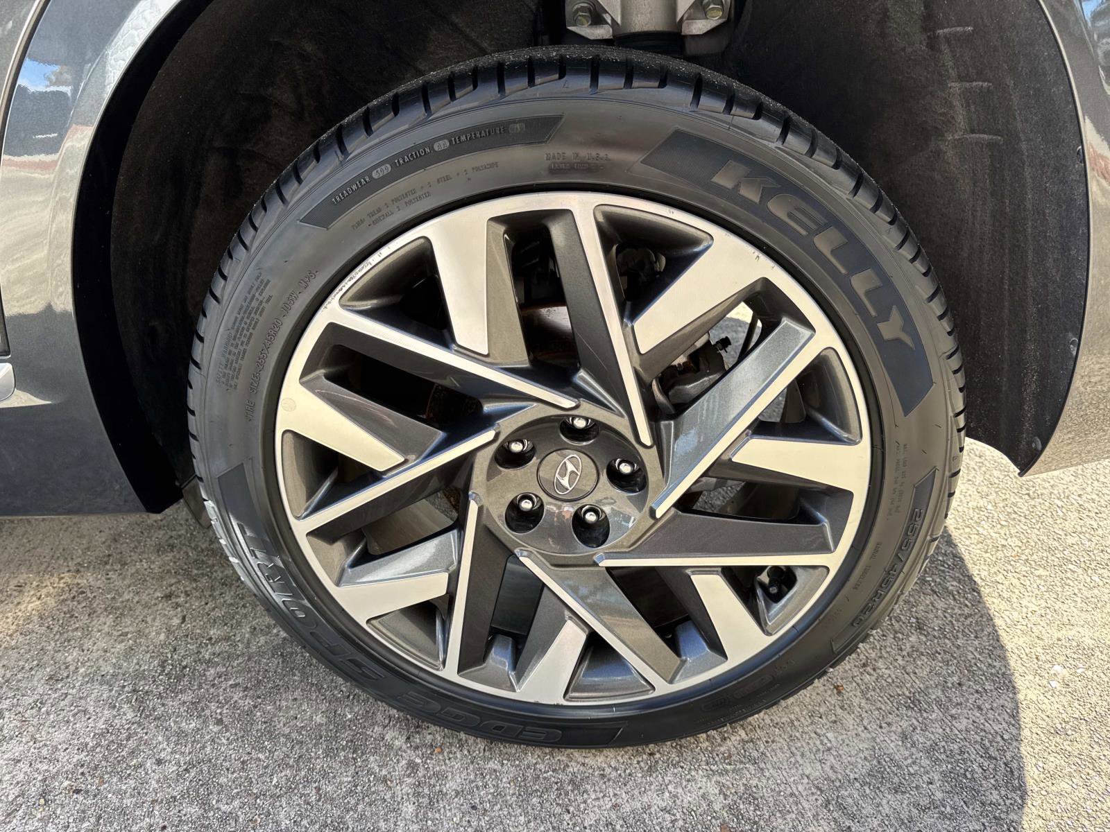 Used 2023 Hyundai Santa Fe Calligraphy image 4