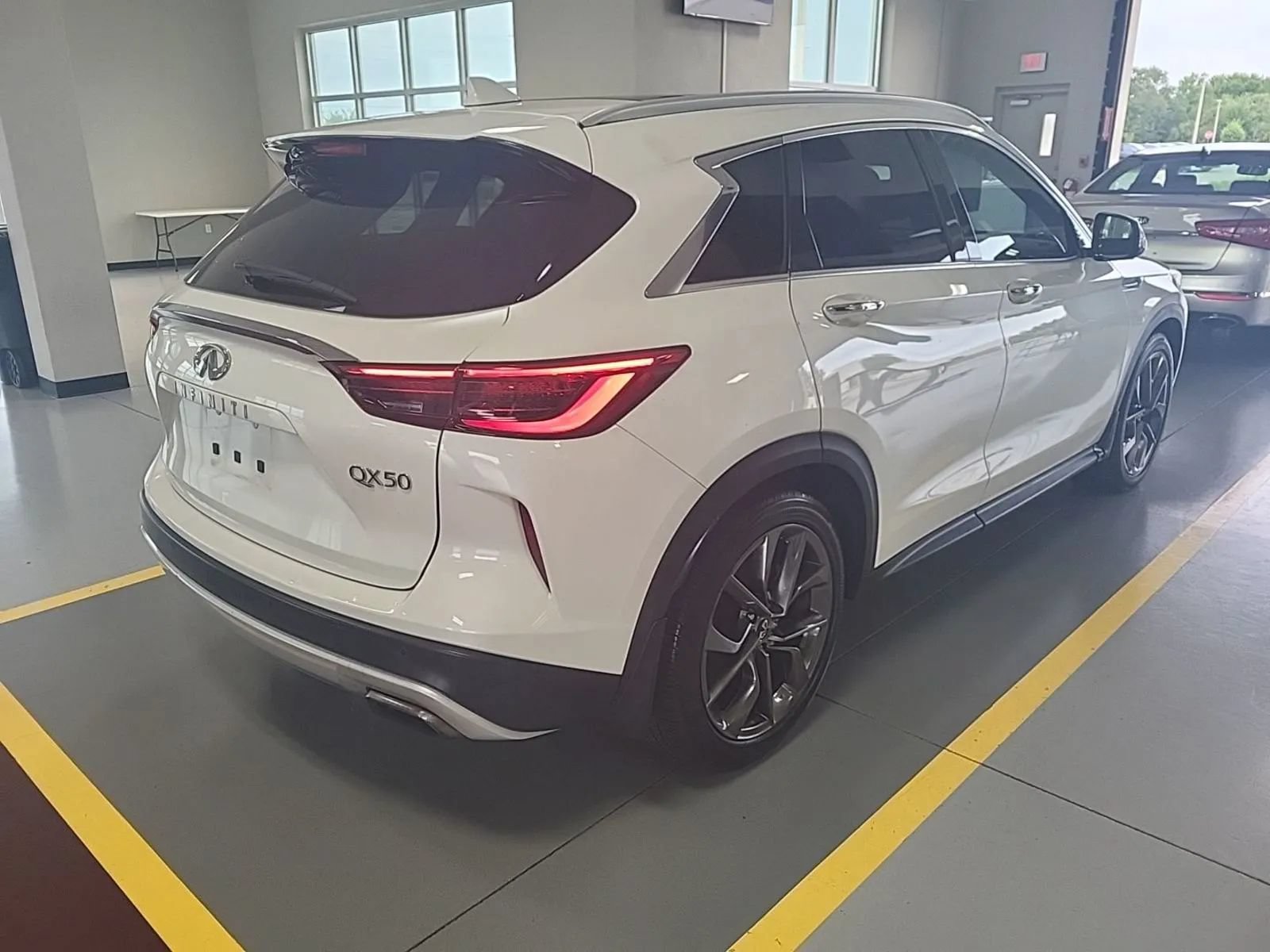 Used 2019 INFINITI QX50 Essential w/ Sensory Package AWD/4WD image 3
