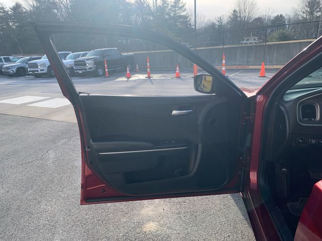 Used 2020 Dodge Charger SXT w/ Travel & Safety Group image 16
