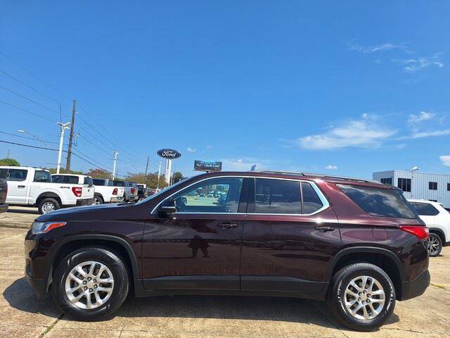 Used 2021 Chevrolet Traverse LT image 2