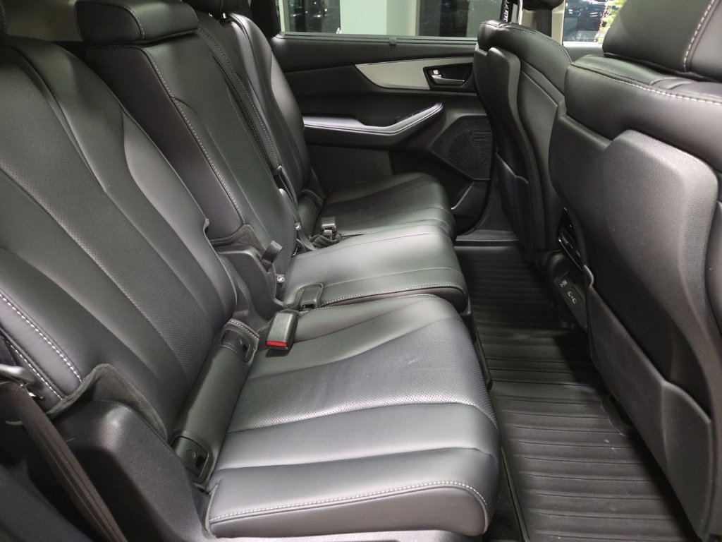 Used 2024 Acura MDX SH-AWD w/ Technology Package image 17