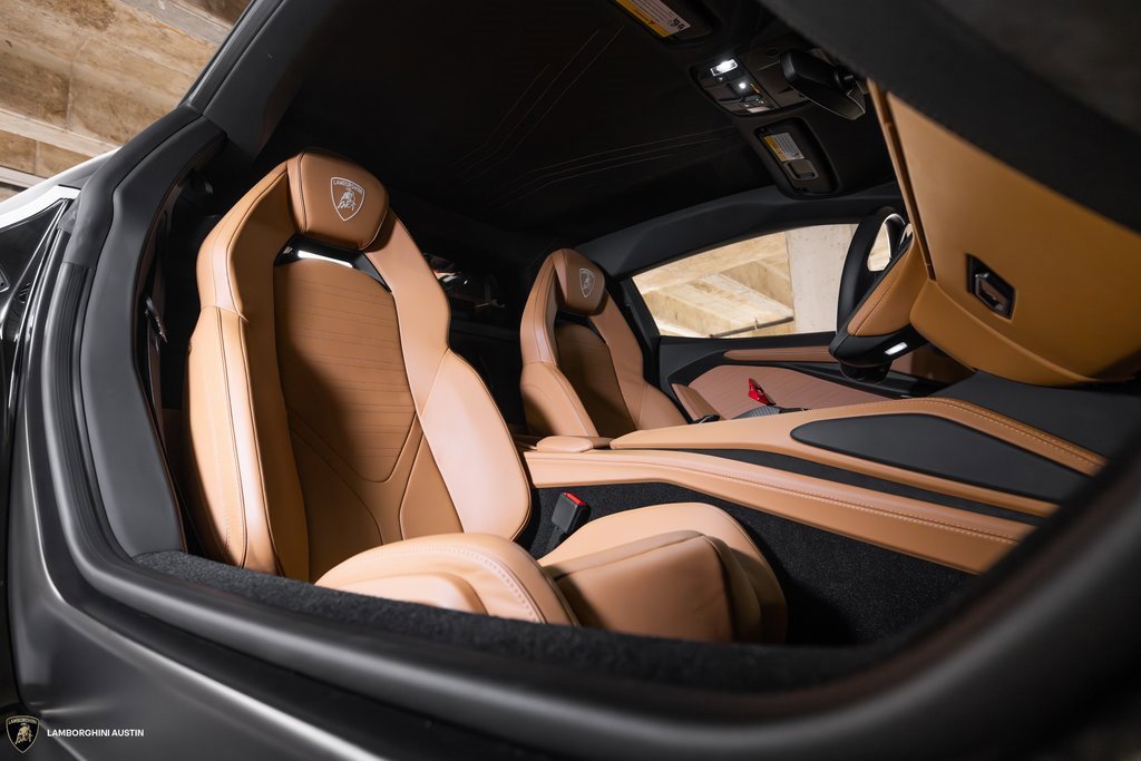 Used 2024 Lamborghini Revuelto image 38