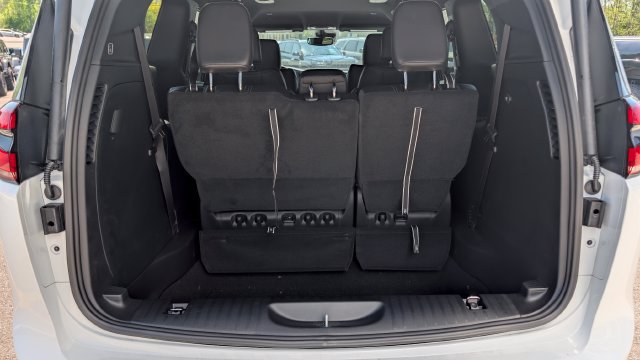 New 2027 Chrysler Pacifica Select FWD image 10
