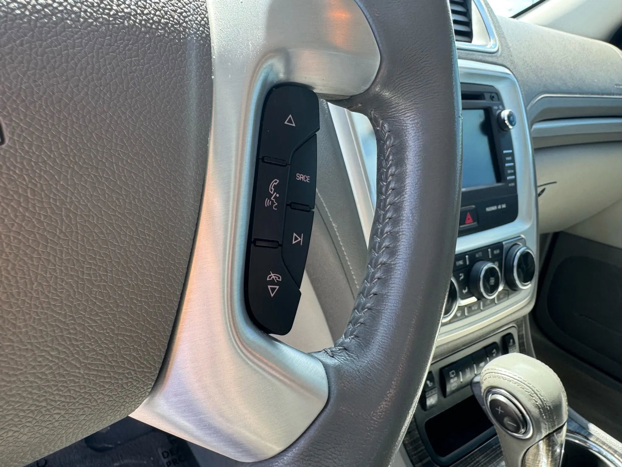 Used 2014 GMC Acadia SLT image 21