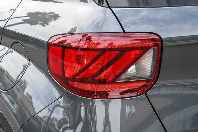 Certified 2025 Hyundai Venue SEL image 9