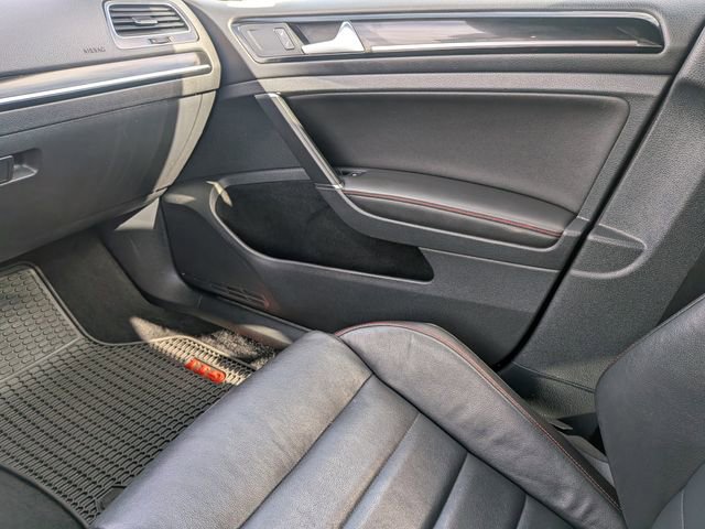 Used 2017 Volkswagen GTI SE image 17