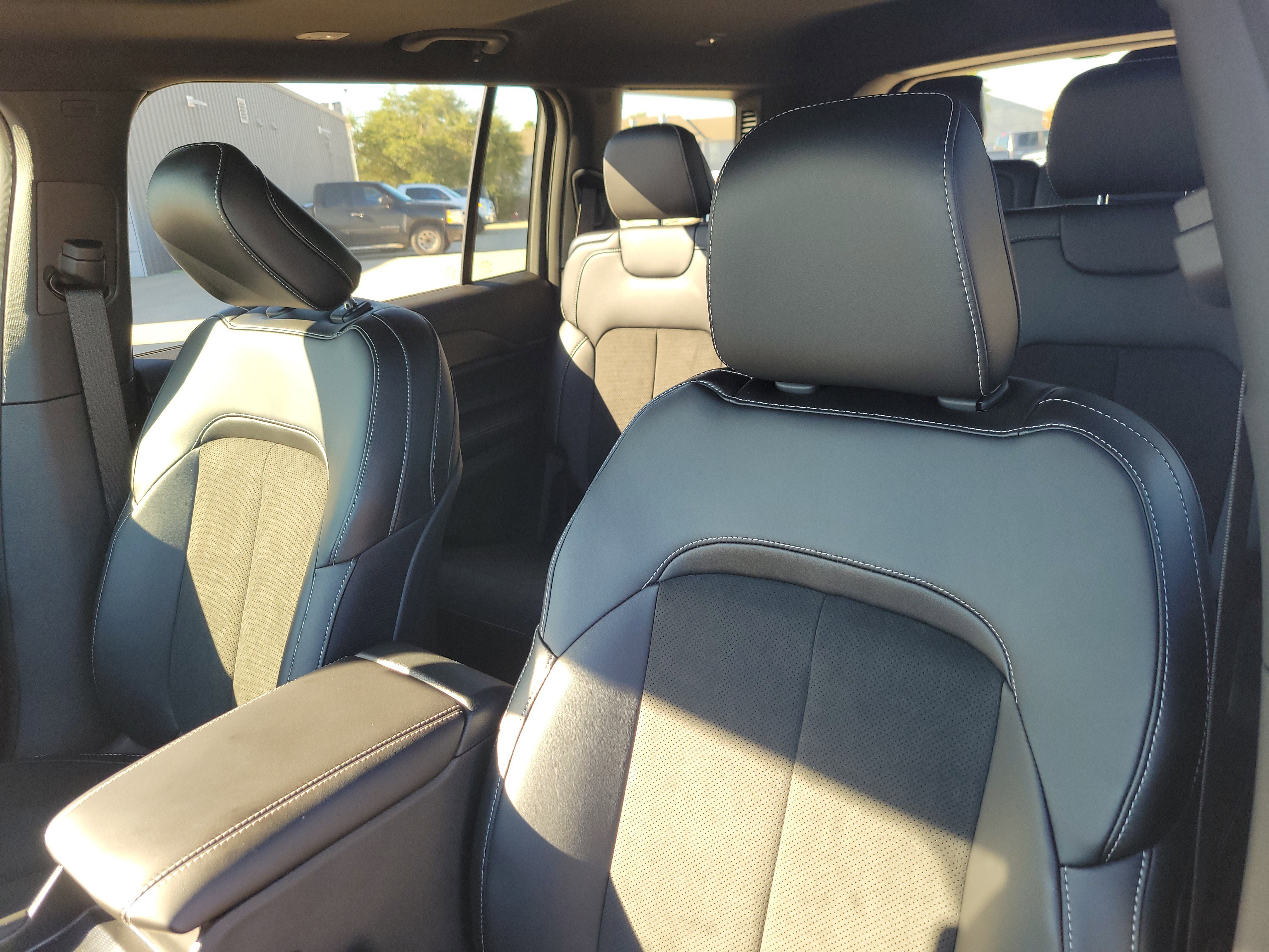 New 2025 Jeep Grand Cherokee L Altitude image 14