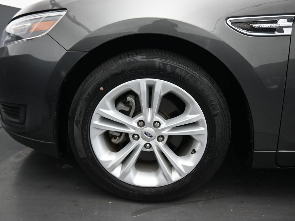 Used 2018 Ford Taurus SE image 45